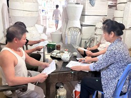 Các thôn trên địa bàn xã Bát Tràng đẩy nhanh tiến độ lấy ý kiến Nhân dân về Dự thảo Đề án sắp xếp thôn