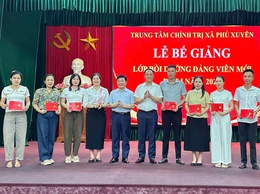 Bế giảng lớp bồi dưỡng lý luận chính trị cho đảng viên mới kết nạp đợt I năm 2026