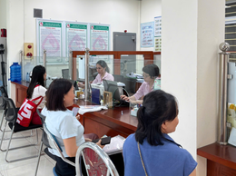 Phòng giao dịch NHCSXH Đông Anh giải ngân những khoản vay đầu tiên chương trình Nhà ở xã hội – Đồng hành cùng người dân hiện thực hóa giấc mơ an cư