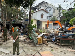 Phường Long Biên tổ chức thực hiện cưỡng chế buộc khắc phục hậu quả vi phạm về đất đai, trật tự xây dựng