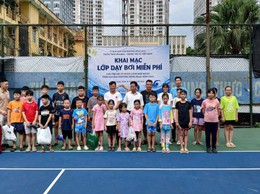 Đông Ngạc tổ chức lớp học bơi miễn phí cho trẻ em có hoàn cảnh khó khăn