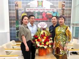 Lãnh đạo phường Phương Liệt chúc mừng Cơ quan Báo và Phát thanh, Truyền hình Hà Nội nhân ngày Báo chí Cách mạng Việt Nam 21/6