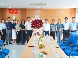 Lãnh đạo xã Quốc Oai chúc mừng đội ngũ làm công tác báo chí, truyền thông nhân kỷ niệm 101 năm Ngày Báo chí Cách mạng Việt Nam