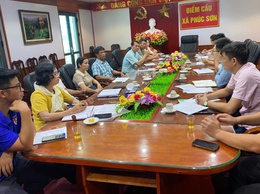 LÃNH ĐẠO NHCSXH PHÒNG GIAO DỊCH MỸ ĐỨC LÀM VIỆC VỚI CÁC TỔ CHỨC CHÍNH TRỊ - XÃ HỘI VỀ ĐỊNH HƯỚNG SẮP XẾP, KIỆN TOÀN TỔ TIẾT KIỆM VÀ VAY VỐN SAU SẮP XẾP TỔ CHỨC LẠI THÔN.