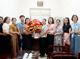 LÃNH ĐẠO PHƯỜNG SƠN TÂY CHÚC MỪNG TRUNG TÂM DỊCH VỤ TỔNG HỢP NHÂN KỶ NIỆM 101 NĂM NGÀY BÁO CHÍ CÁCH MẠNG VIỆT NAM