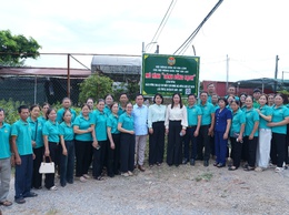 HỘI NÔNG DÂN XÃ GIA LÂM GẮN BIỂN CÔNG TRÌNH “CÁNH ĐỒNG SẠCH” VÀ RA MẮT TỔ NÔNG DÂN TỰ QUẢN VỀ AN NINH TRẬT TỰ