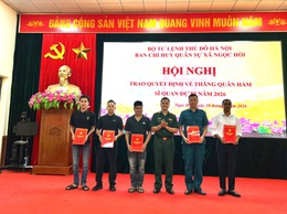 Ban CHQS xã Ngọc Hồi tổ chức trao quyết định thăng quân hàm sĩ quan dự bị năm 2026