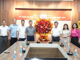 Lãnh đạo phường Từ Liêm chúc mừng Cơ quan Báo và Phát thanh, Truyền hình Hà Nội nhân Ngày Báo chí Cách mạng Việt Nam