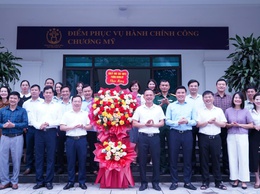 Lãnh đạo phường Chương Mỹ chúc mừng Trung tâm Dịch vụ tổng hợp nhân kỷ niệm 101 năm Ngày Báo chí Cách mạng Việt Nam
