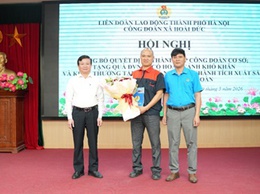 Công đoàn xã Hoài Đức công bố Quyết định thành lập công đoàn cơ sở và trao quà cho đoàn viên khó khăn