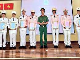 Công an phường Yên Sở tổ chức lễ công bố quyết định thăng cấp bậc hàm, nâng lương năm 2026 cho cán bộ, chiến sĩ