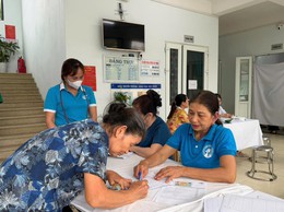 Hội LHPN xã Tiến Thắng phối hợp tổ chức khám sức khỏe và tầm soát ung thư cho hội viên phụ nữ