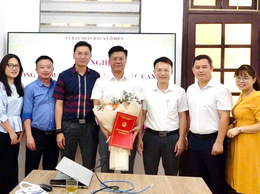 UBND xã công bố và trao Quyết định bổ nhiệm Phó Ban Quản lý dự án đầu tư - Hạ tầng xã