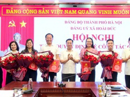 Đảng uỷ xã Hoài Đức tổ chức trao quyết định về công tác cán bộ