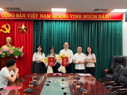 ĐẢNG ỦY PHƯỜNG CẦU GIẤY TỔ CHỨC HỘI NGHỊ CÔNG BỐ VÀ TRAO QUYẾT ĐỊNH VỀ CÔNG TÁC CÁN BỘ