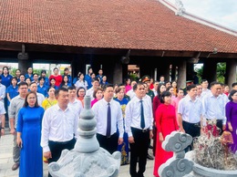 Lễ dâng hương và trồng cây lưu niệm tại đình Vân Cốc nhân kỷ niệm 1 năm thành lập xã Phúc Lộc (01/7/2025 - 01/7/2026)