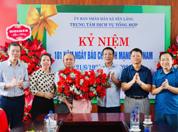 LÃNH ĐẠO XÃ YÊN LÃNG THĂM, CHÚC MỪNG TRUNG TÂM DỊCH VỤ TỔNG HỢP NHÂN DỊP KỶ NIỆM 101 NĂM NGÀY BÁO CHÍ CÁCH MẠNG VIỆT NAM