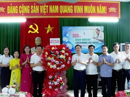 Lãnh đạo xã Ứng Hoà động viên, chúc mừng Trung tâm Dịch vụ tổng hợp xã nhân kỷ niệm 101 năm ngày báo chí cách mạng Việt Nam (21/6/1925 -21/6/2026).