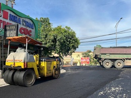 Xã Phú Nghĩa: Trải thảm nhựa Aphalt đoạn đường qua thôn Nhật Tiến thuộc Dự án cải tạo, nâng cấp tuyến đường Trường Yên - Trung Hòa - Tốt Động