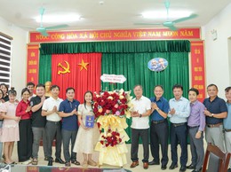 ĐẢNG ỦY - HĐND - UBND - UBMTTQ XÃ HƯNG ĐẠO THĂM, CHÚC MỪNG TRUNG TÂM DỊCH VỤ TỔNG HỢP XÃ NHÂN KỶ NIỆM 101 NĂM NGÀY BÁO CHÍ CÁCH MẠNG VIỆT NAM