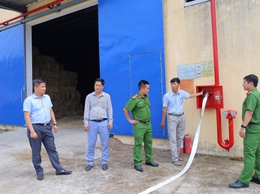 UBND xã Suối Hai kiểm tra các điều kiện phòng cháy chữa cháy tại Trạm NC& SX tinh đông lạnh Moncada