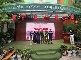 TUỔI TRẺ CÔNG AN PHƯỜNG BẠCH MAI PHỐI HỢP TỔ CHỨC “NGÀY HỘI CHIẾN SỸ PHÒNG CHÁY CHỮA CHÁY NHÍ” TẠI TRƯỜNG MẦM NON QUỲNH MAI