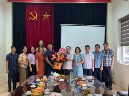 ĐOÀN LÃNH ĐẠO XÃ THANH TRÌ THĂM, CHÚC MỪNG TRUNG TÂM DỊCH VỤ TỔNG HỢP XÃ NHÂN KỶ NIỆM 101 NĂM NGÀY BÁO CHÍ CÁCH MẠNG VIỆT NAM