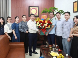 Lãnh đạo phường Hà Đông chúc mừng ngày Báo chí Cách mạng Việt Nam