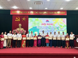 Long Biên tuyên dương Gia đình văn hóa tiêu biểu, tổng kết trao giải Cuộc thi “Gia đình đọc sách - Phát triển tủ sách gia đình kết nối yêu thương” lần thứ I
