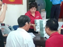 KHÔNG KHÍ SÔI NỔI, PHẤN KHỞI TẠI BUỔI CHI TRẢ TIỀN BỒI THƯỜNG, HỖ TRỢ GPMB CHO 169 HỘ DÂN THÔN HOÀNG TRUNG