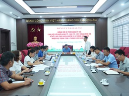 Đồng chí Bí thư Đảng ủy xã làm việc với khối Kinh tế - Đầu tư - Xây dựng về kết quả thực hiện nhiệm vụ 6 tháng đầu năm 2026