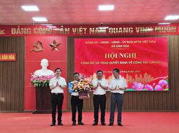 CÔNG BỐ VÀ TRAO QUYẾT ĐỊNH BỔ NHIỆM PHÓ TRƯỞNG PHÒNG KINH TẾ XÃ DÂN HOÀ