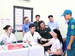 Xã Gia Lâm tổ chức khám bệnh, tư vấn sức khỏe, tặng quà đối tượng chính sách nhân kỷ niệm 79 năm Ngày Thương binh - Liệt sĩ