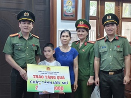 CÔNG AN XÃ DÂN HOÀ THĂM HỎI, ĐỘNG VIÊN HỌC SINH BỊ BỆNH VƯỢT KHÓ HỌC GIỎI- CHẮP CÁNH ƯỚC MƠ, LAN TỎA NGHỊ LỰC SỐNG GIỮA ĐỜI THƯỜNG