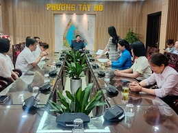 Phường Tây Hồ tổ chức trao các quyết định về công tác cán bộ