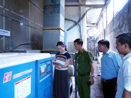 Đoàn kiểm tra liên ngành phường Chương Mỹ kiểm tra việc chấp hành pháp luật tại Công ty TNHH MTV Ô tô Trường Hải Tây Nam