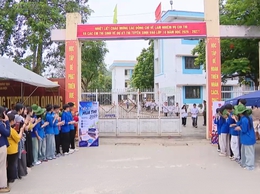 Tiếp sức sĩ tử tại vùng cao Ba Vì