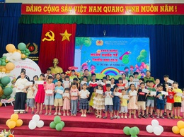 Ban chỉ huy Công an xã Sơn Đồng tổ chức gặp mặt con em cán bộ chiến sĩ nhân dịp Quốc tế Thiếu nhi