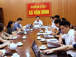 Ban Kinh tế - Ngân sách HĐND xã Vân Đình giám sát công tác chuyển đổi số và cải cách hành chính tại Phòng Văn hóa - Xã hội