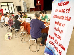 Gia Lâm đẩy mạnh tập huấn kỹ năng số và hỗ trợ người dân sử dụng dịch vụ công trực tuyến
