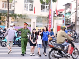 Nghĩa Đô đồng bộ giải pháp giảm ùn tắc giao thông, xây dựng nếp sống văn minh đô thị