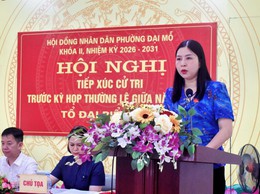 Phó Bí thư Thường trực Đảng ủy phường Đại Mỗ tiếp xúc cử tri trước kỳ họp giữa năm 2026 của Hội đồng nhân dân phường