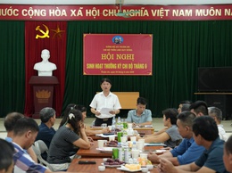 Bí thư Đảng ủy, Chủ tịch HĐND xã dự sinh hoạt Chi bộ thôn Linh Quy Đông