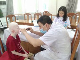 Phát triển công tác phục hồi chức năng, chăm sóc sức khoẻ cho người yếu thế, người khuyết tật