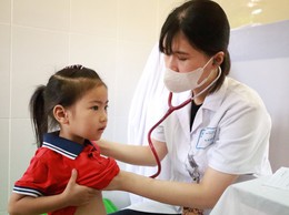 Người dân xã đảo Minh Châu được Thành phố hỗ trợ 100% mức đóng bảo hiểm y tế.