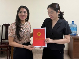 THẠCH THẤT CHI TRẢ TIỀN THƯỞNG TIẾN ĐỘ BÀN GIAO MẶT BẰNG VÀ TRAO GIẤY CHỨNG NHẬN QUYỀN SỬ DỤNG ĐẤT SAU CHỈNH LÝ