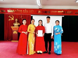 Chi bộ Trường Mầm non Lam Điền tổ chức Lễ kết nạp đảng viên mới