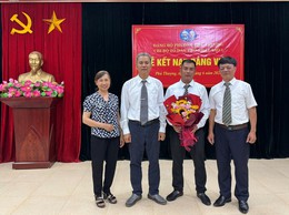 Chi bộ Tổ dân phố Nhật Tảo 1 tổ chức Lễ kết nạp đảng viên mới