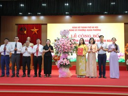 Đảng ủy phường Xuân Phương công bố, ra mắt Đảng bộ Doanh nghiệp phường