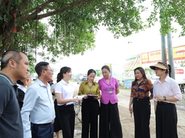Thường trực Hội đồng nhân dân xã Phú Nghĩa khảo sát thực tế công tác giải phóng mặt bằng, thi công các Dự án trên địa bàn xã